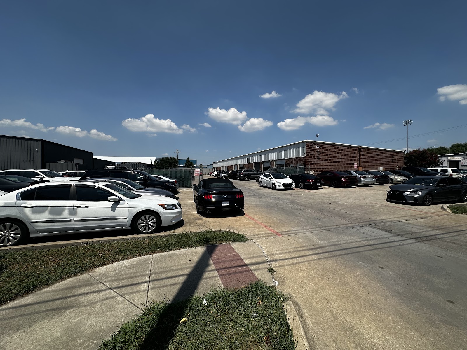 Exterior of 8SRT Collision and Paint at 1221 N First St in Garland, TX